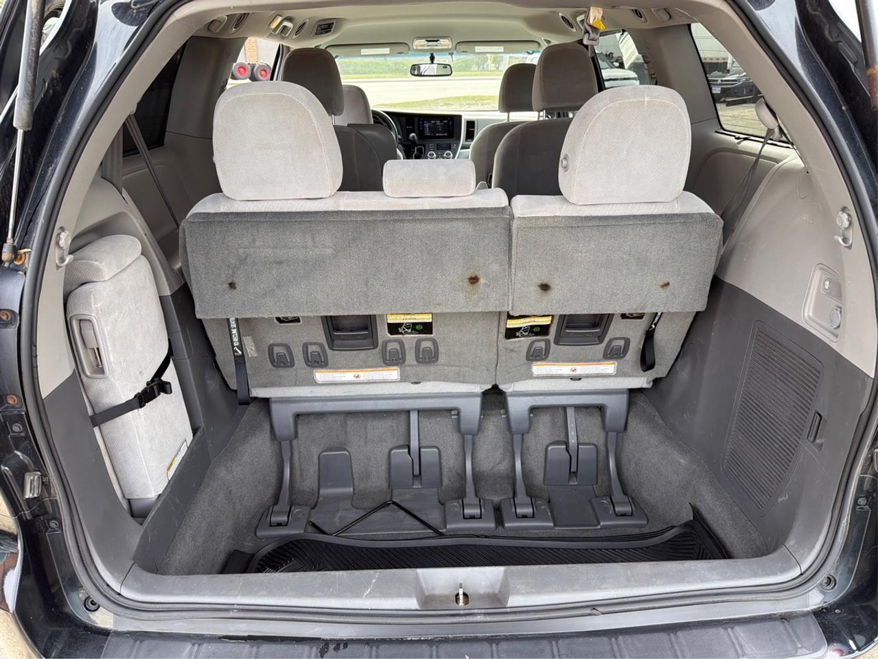 2015 Toyota Sienna LE Photo