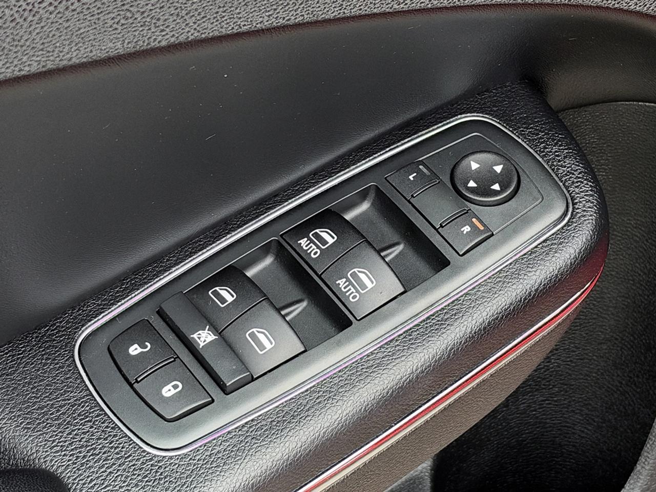 2013 Dodge Charger SXT w/Sun. Photo