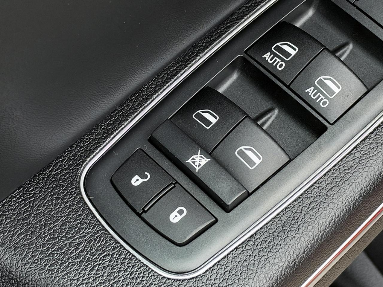 2013 Dodge Charger SXT w/Sun. Photo