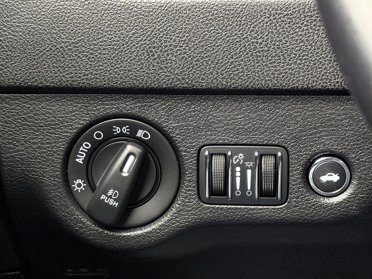 2013 Dodge Charger SXT w/Sun. Photo