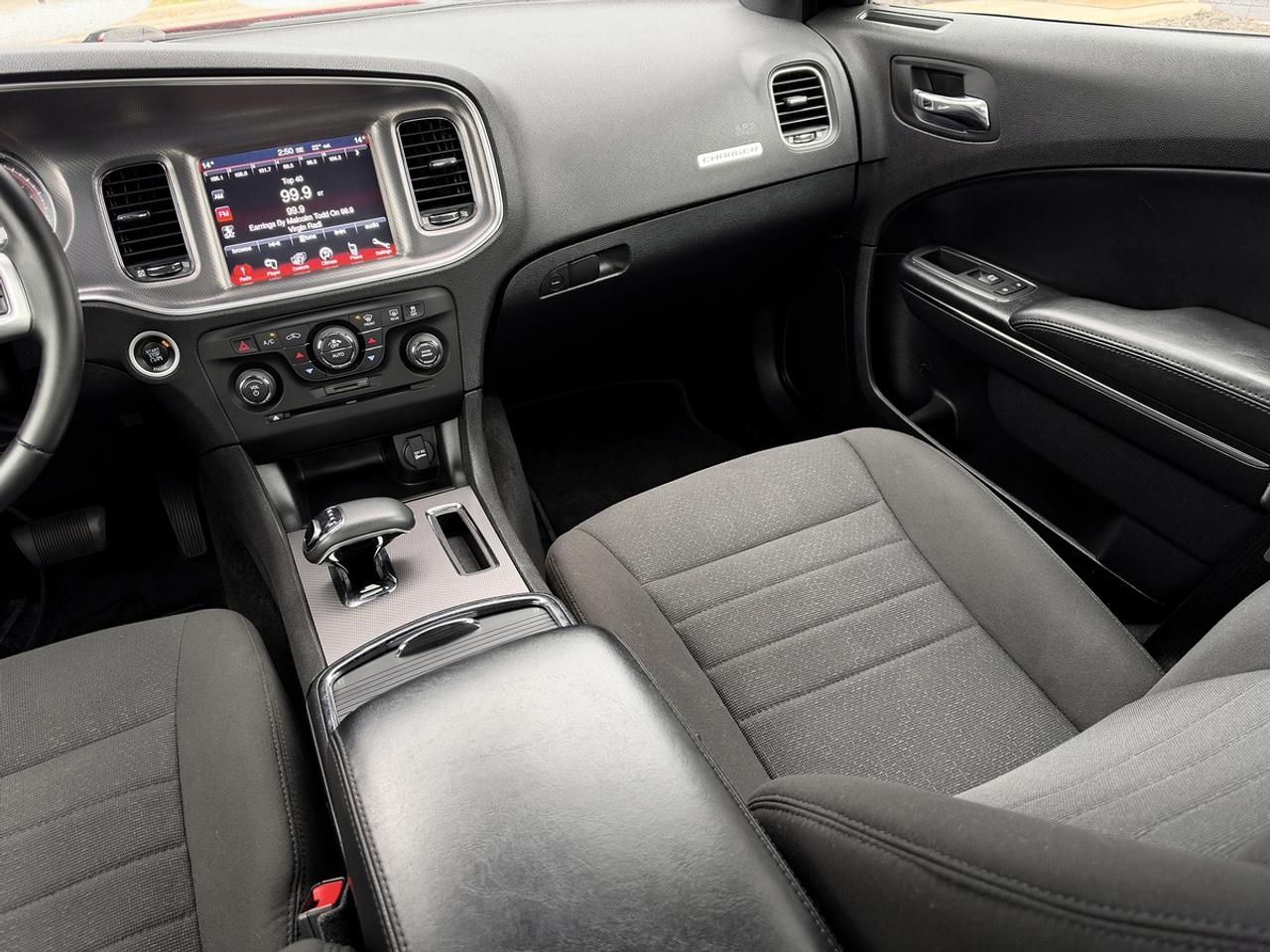 2013 Dodge Charger SXT w/Sun. Photo