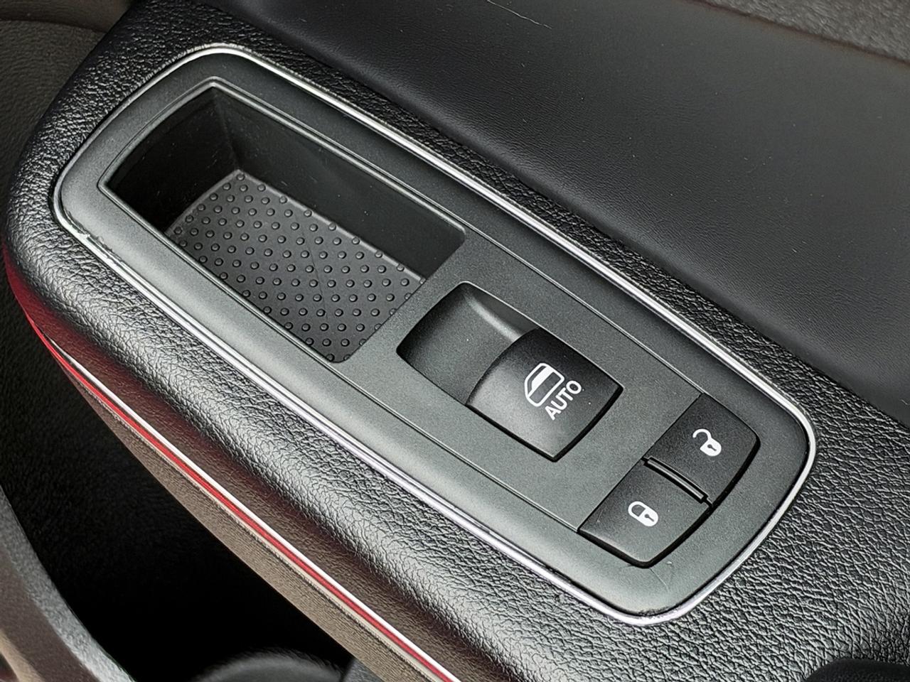 2013 Dodge Charger SXT w/Sun. Photo