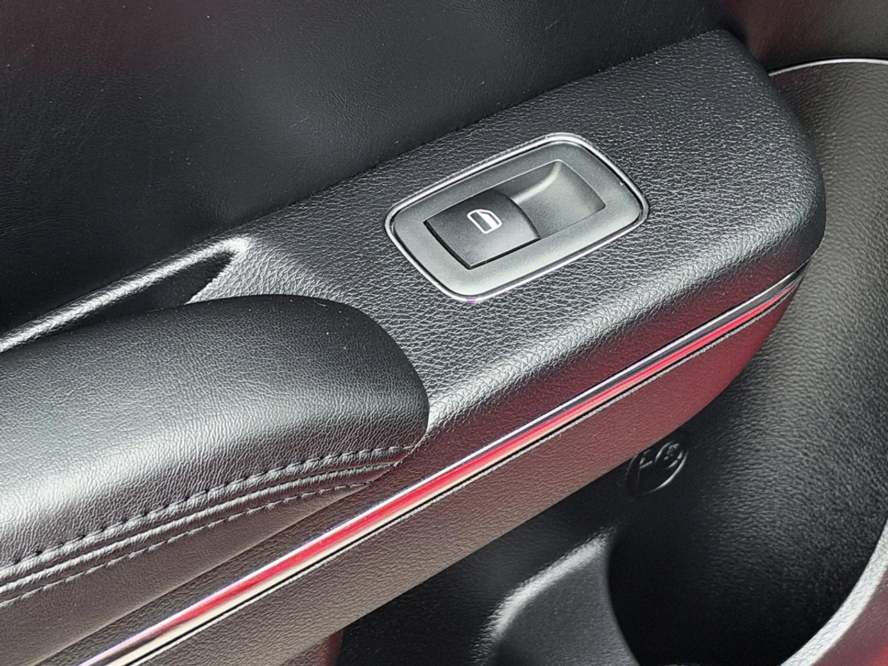 2013 Dodge Charger SXT w/Sun. Photo