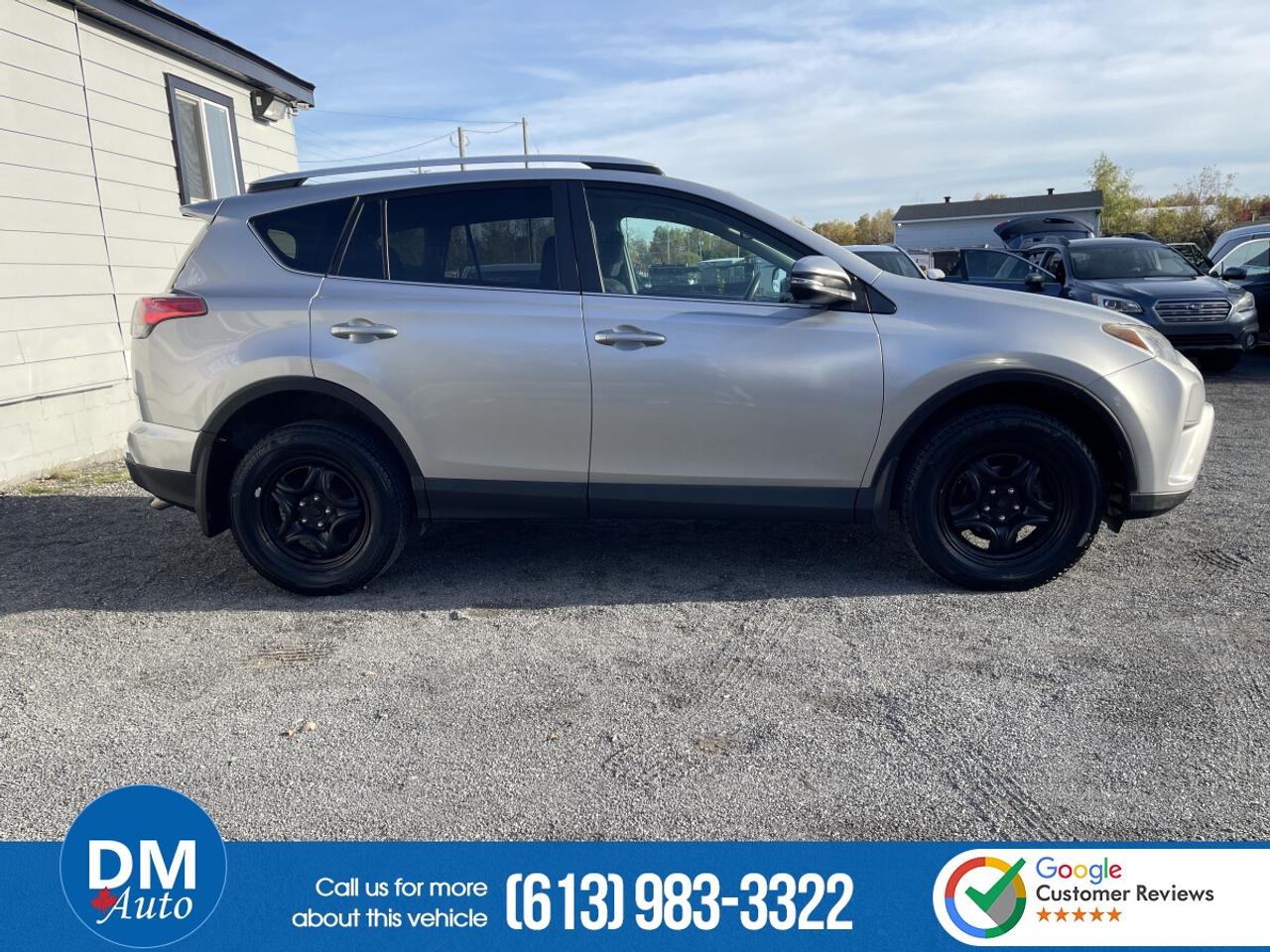 2016 Toyota RAV4 LE Photo3