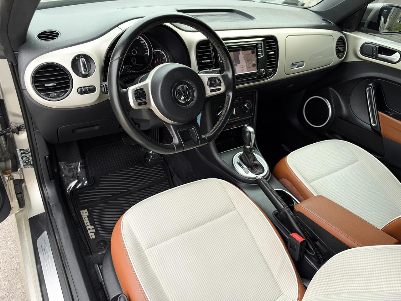 2016 Volkswagen BEETLE CLASSIC 1.8T Photo