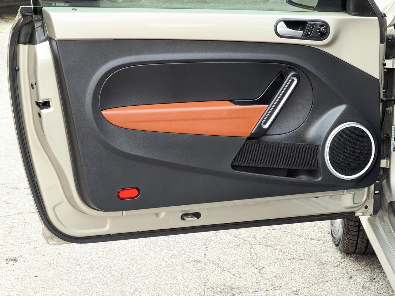 2016 Volkswagen BEETLE CLASSIC 1.8T Photo