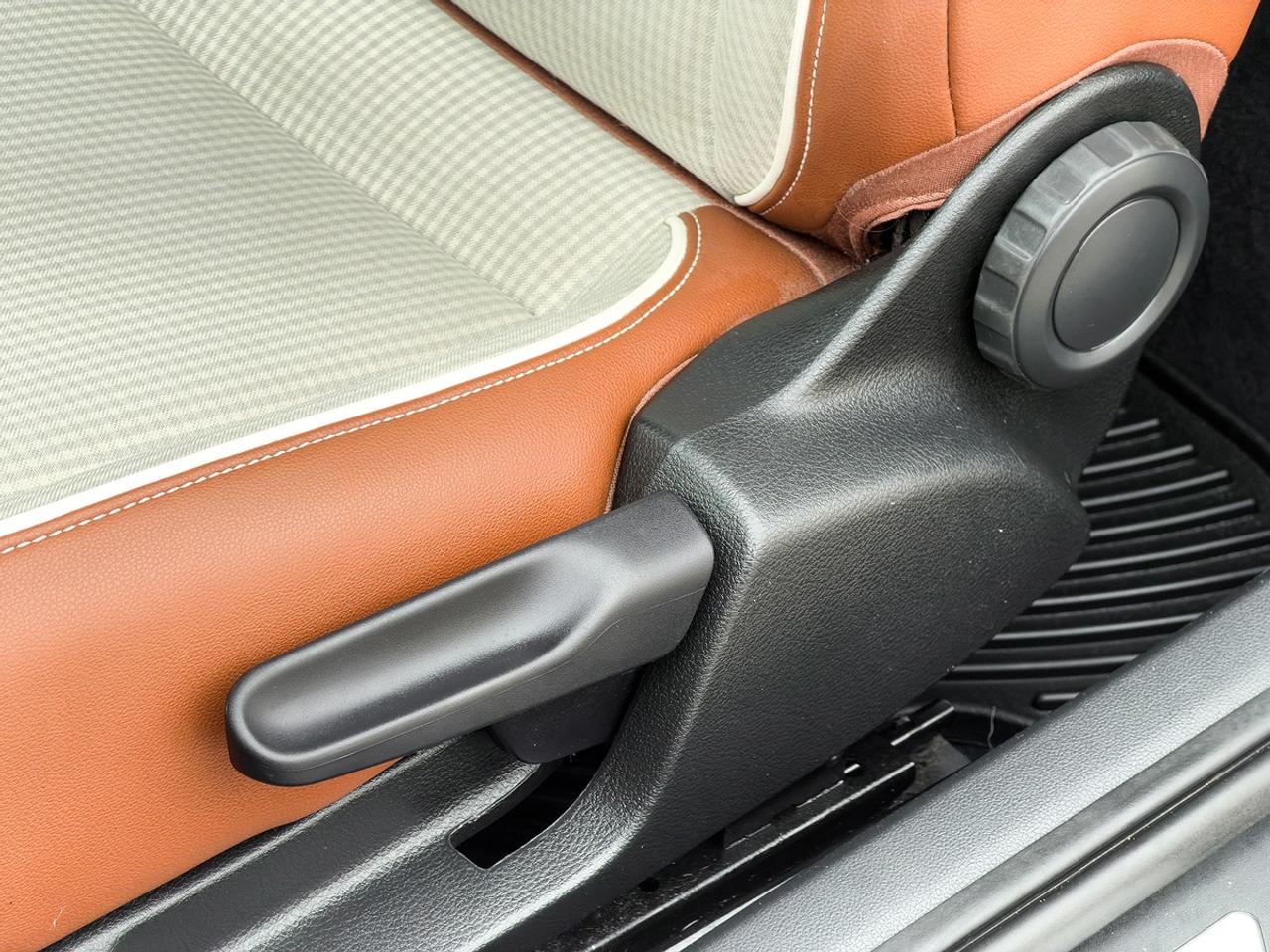 2016 Volkswagen BEETLE CLASSIC 1.8T Photo
