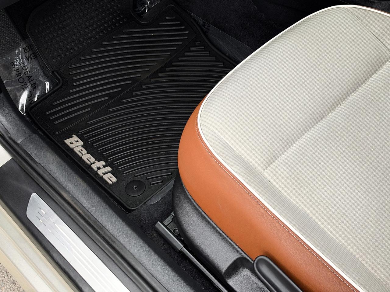 2016 Volkswagen BEETLE CLASSIC 1.8T Photo