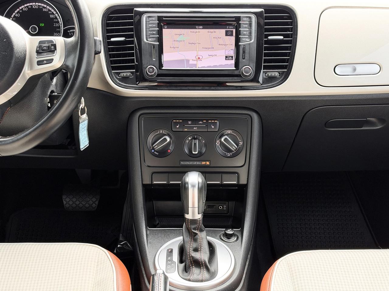 2016 Volkswagen BEETLE CLASSIC 1.8T Photo