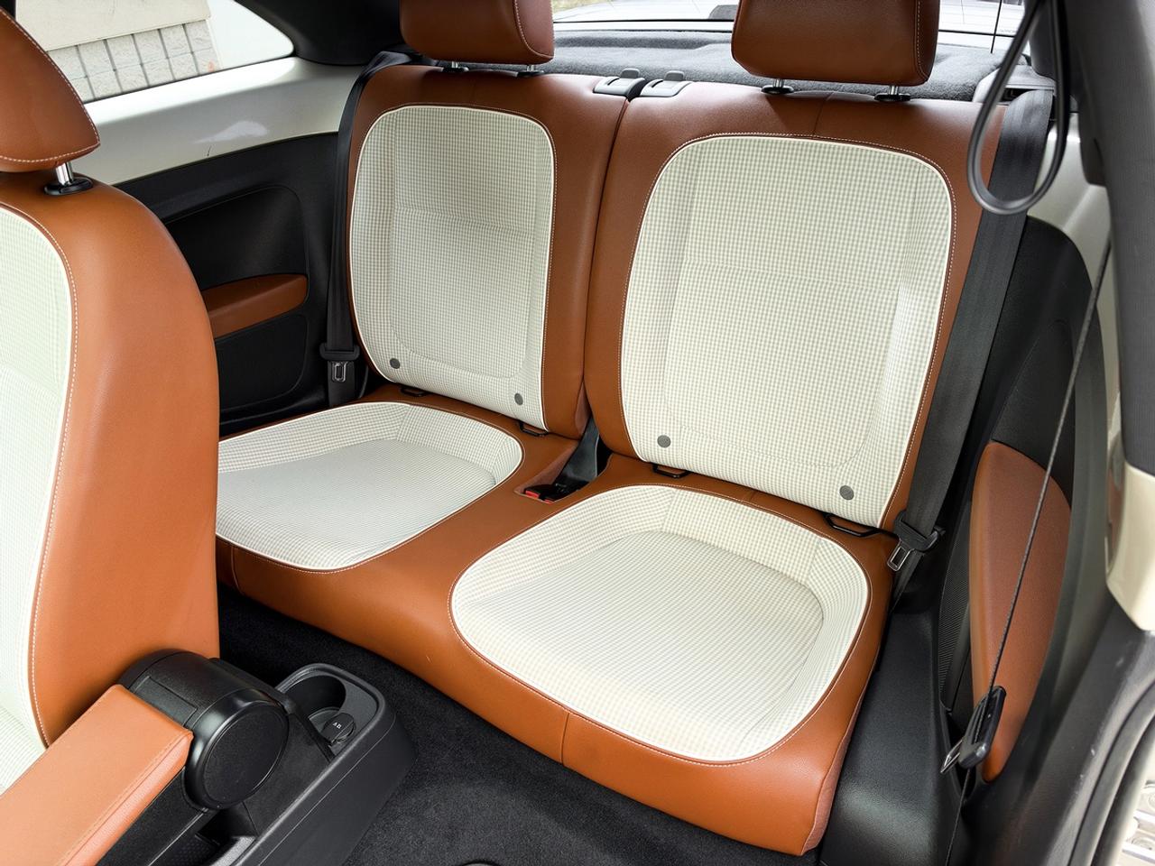 2016 Volkswagen BEETLE CLASSIC 1.8T Photo