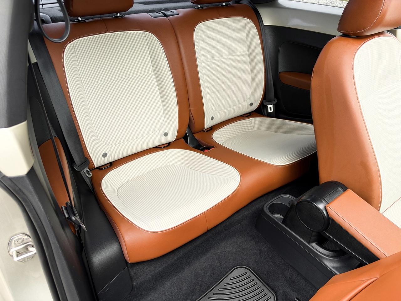 2016 Volkswagen BEETLE CLASSIC 1.8T Photo