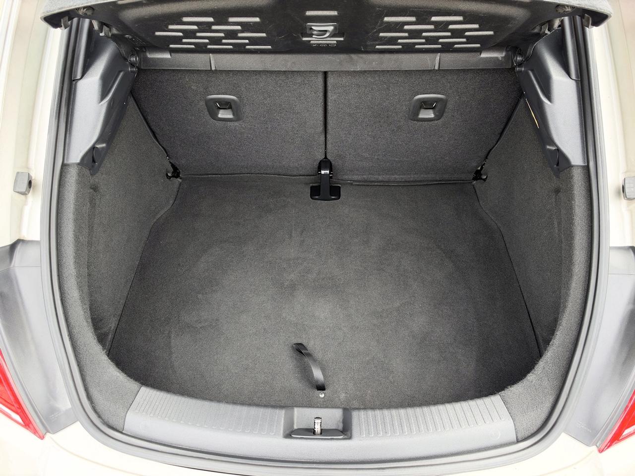 2016 Volkswagen BEETLE CLASSIC 1.8T Photo
