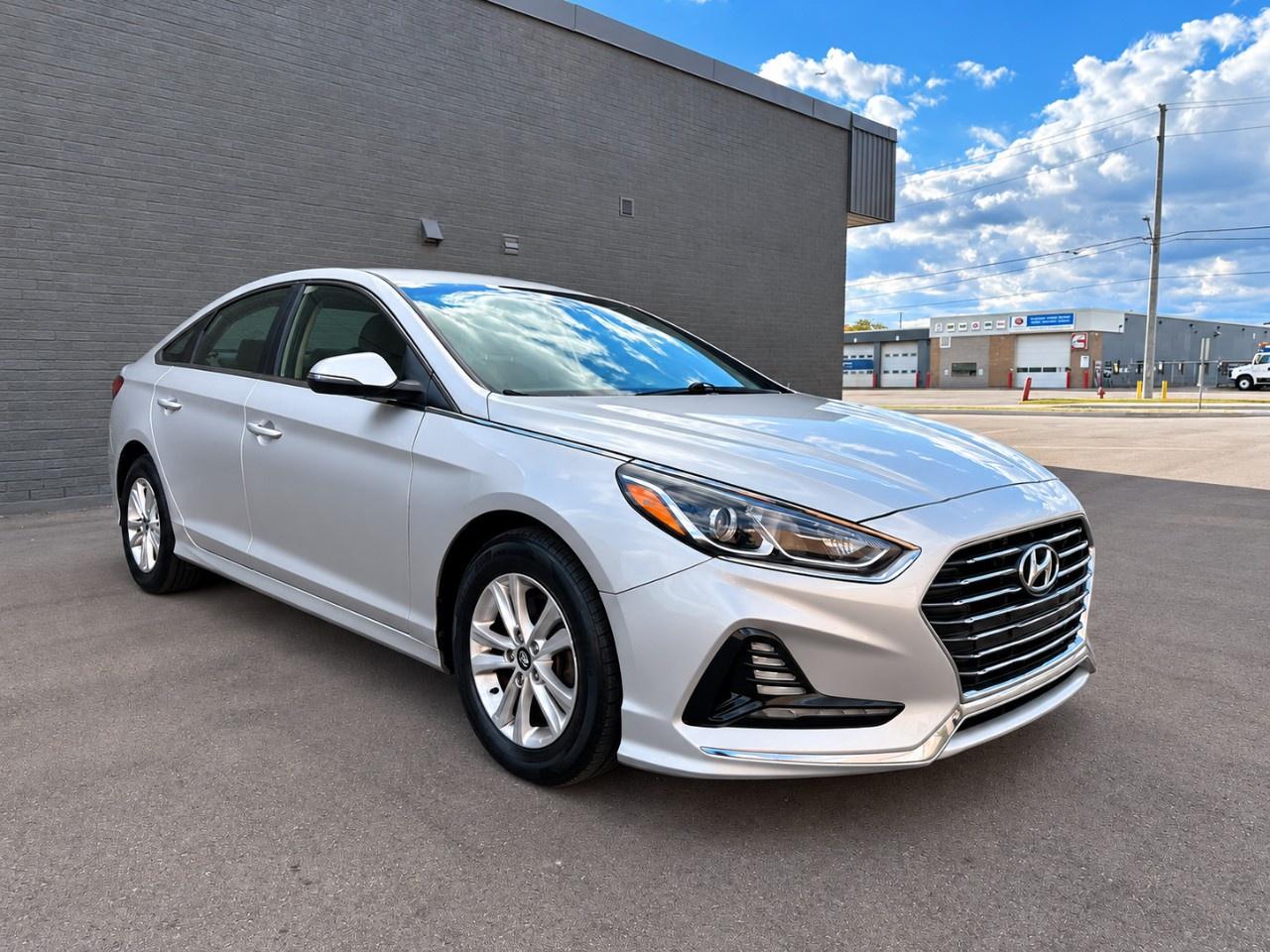 2019 Hyundai Sonata 2.4L Essential Photo2