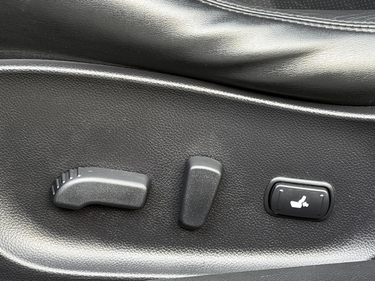 2012 Infiniti G37X  AWD w/Tech Pkg Photo