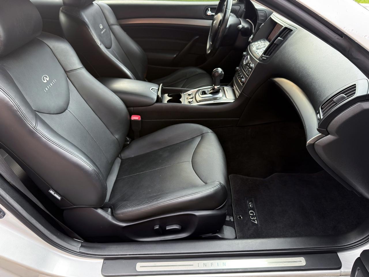 2012 Infiniti G37X  AWD w/Tech Pkg Photo