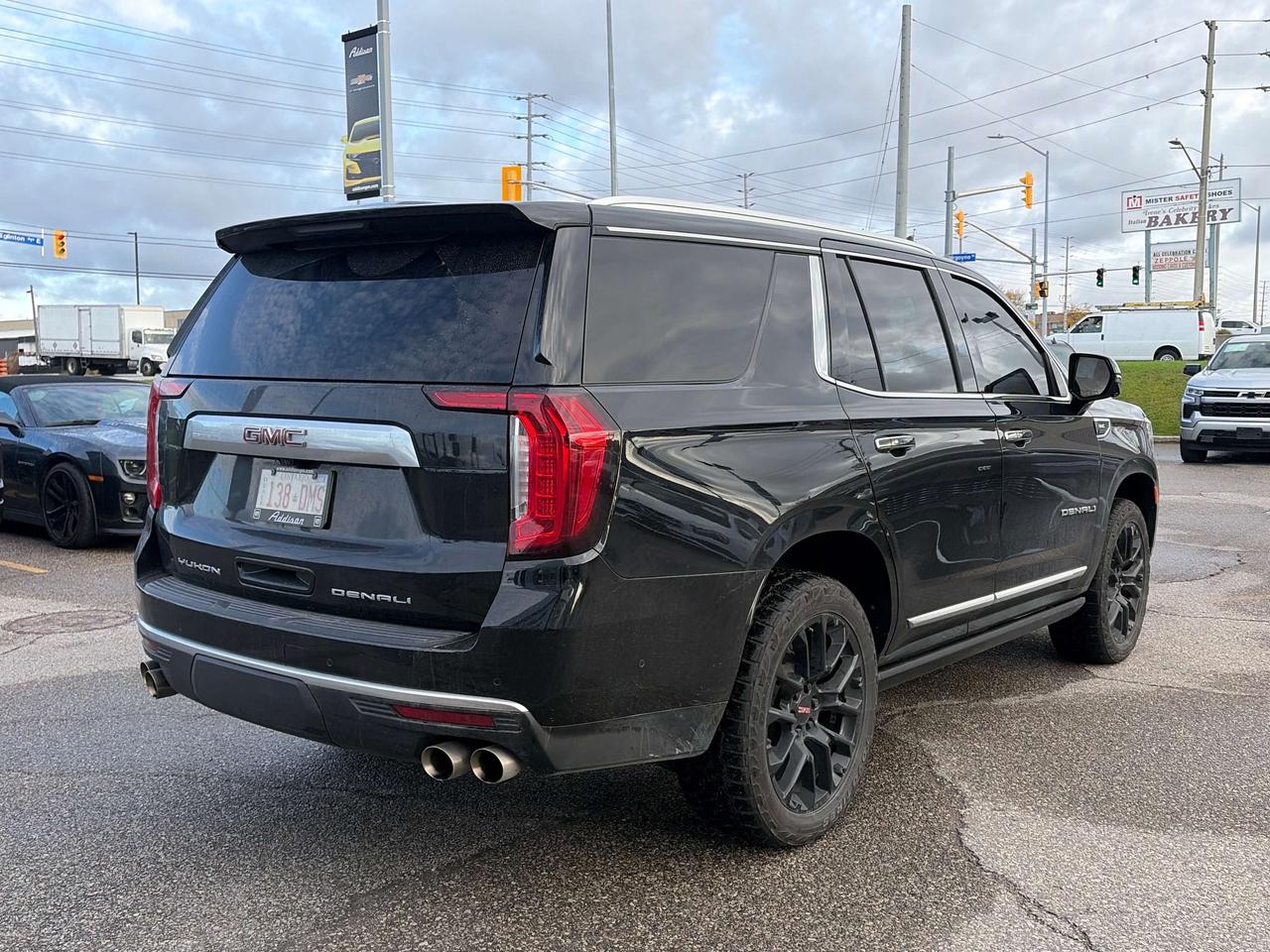 2023 GMC Yukon Denali Photo4