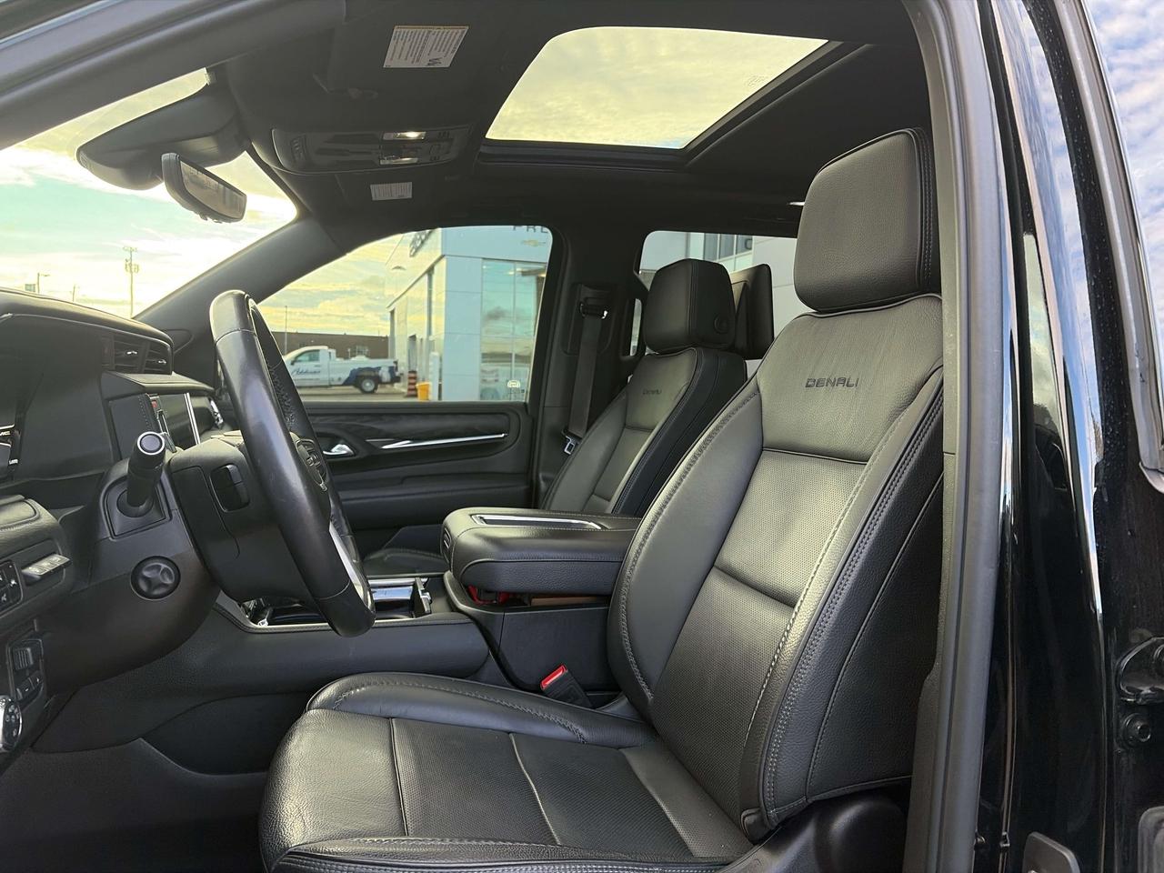 2023 GMC Yukon Denali Photo