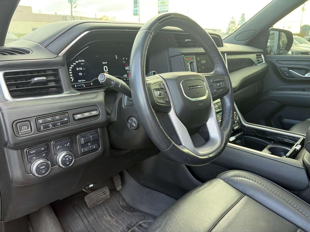 2023 GMC Yukon Denali Photo