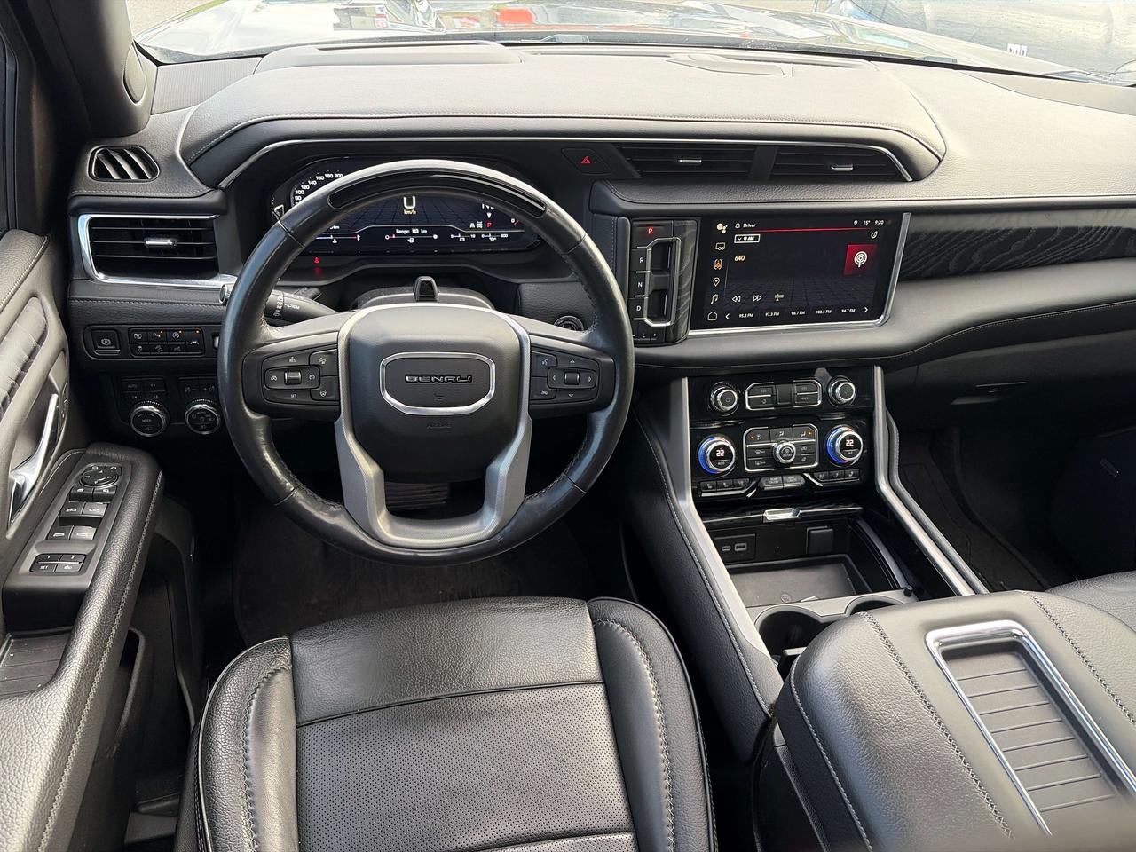 2023 GMC Yukon Denali Photo