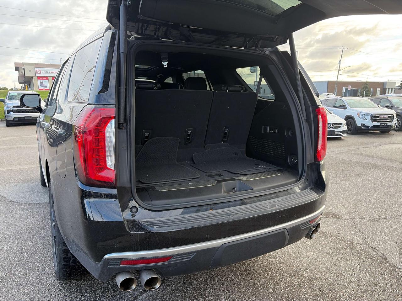 2023 GMC Yukon Denali Photo