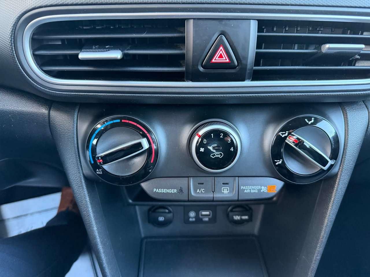 2020 Hyundai KONA Essential Photo