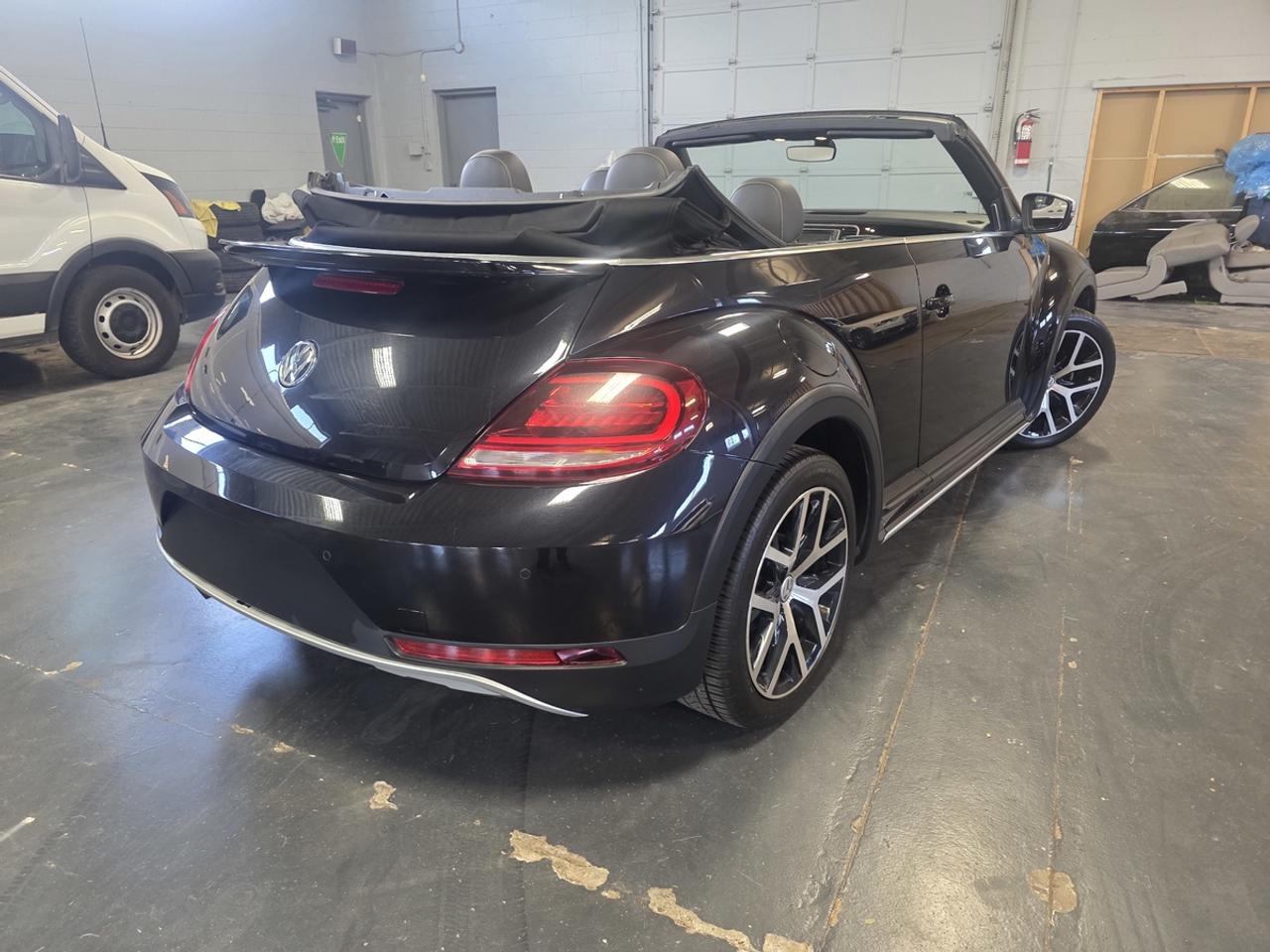 2018 Volkswagen Beetle DUNE PACKAGE Photo