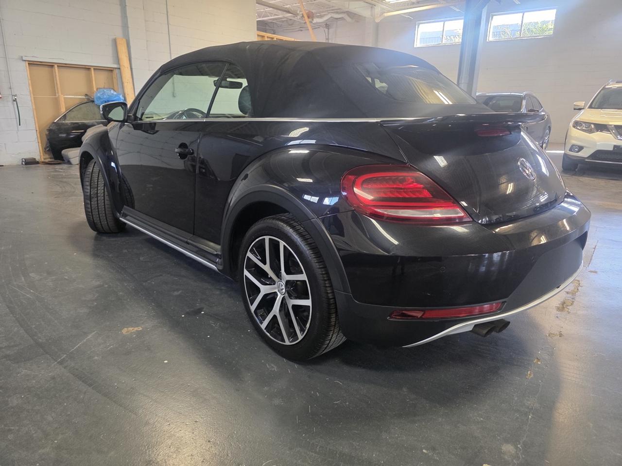 2018 Volkswagen Beetle DUNE PACKAGE Photo