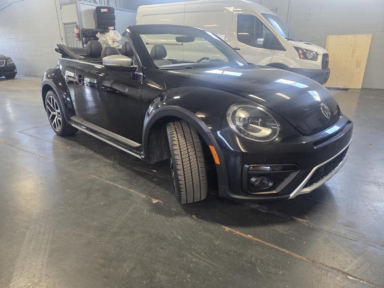 2018 Volkswagen Beetle DUNE PACKAGE Photo