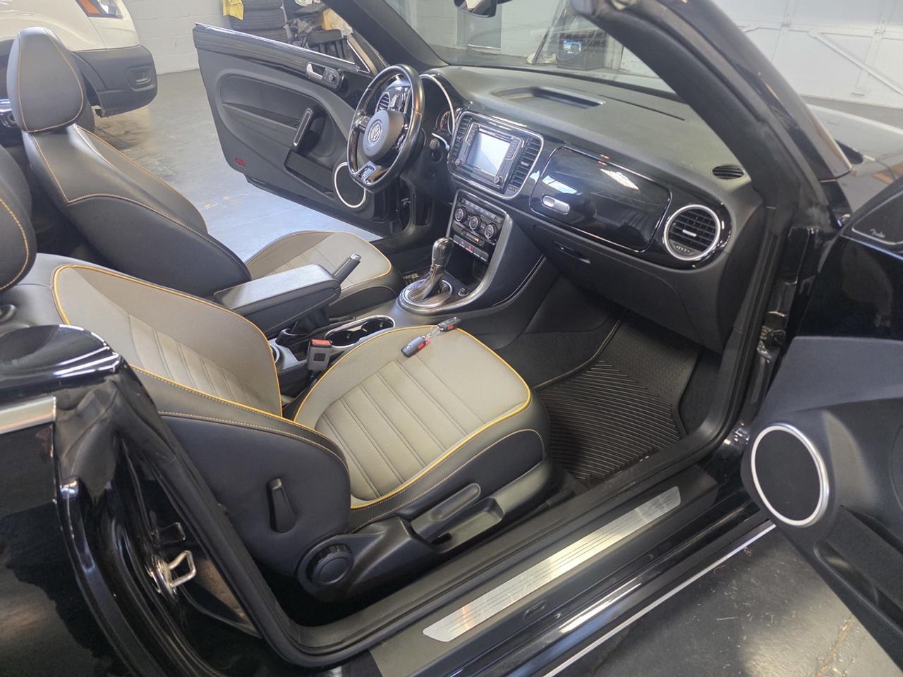 2018 Volkswagen Beetle DUNE PACKAGE Photo