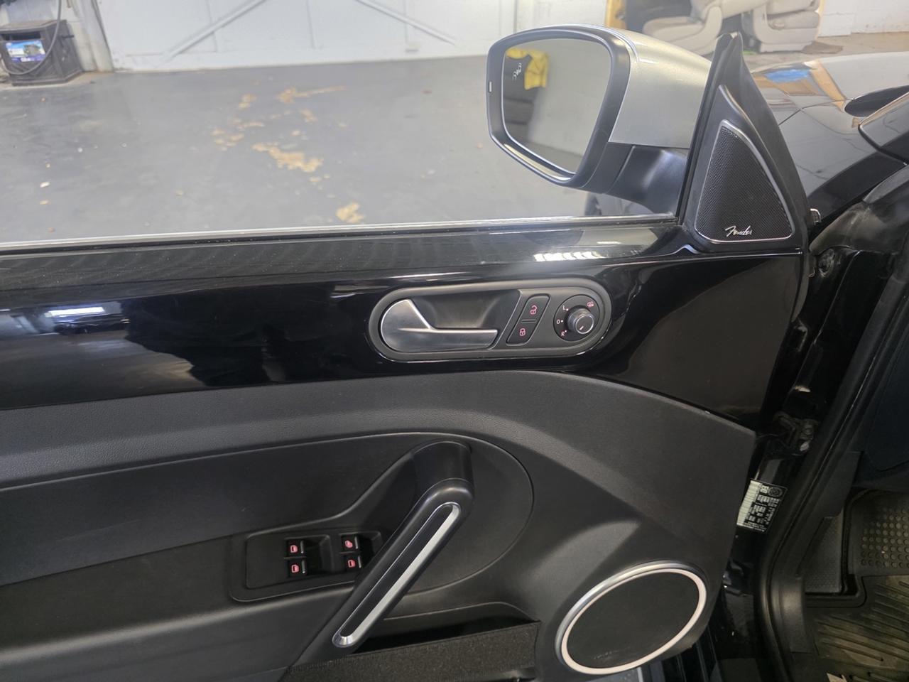 2018 Volkswagen Beetle DUNE PACKAGE Photo