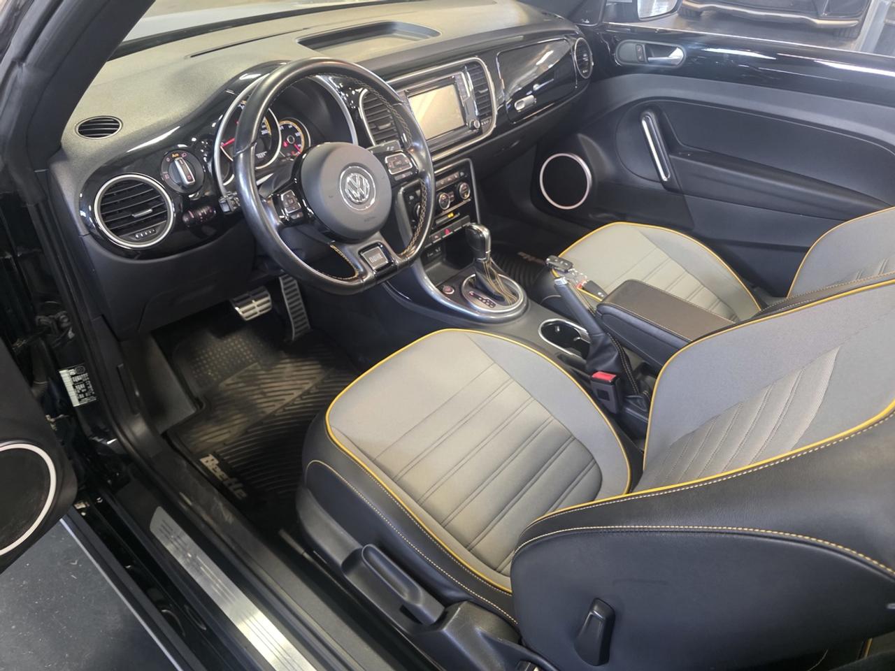2018 Volkswagen Beetle DUNE PACKAGE Photo