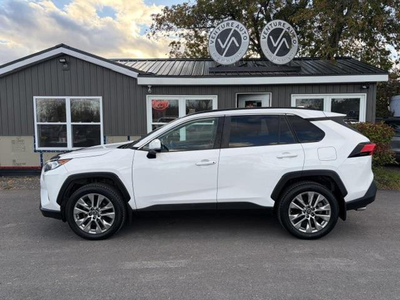 2020 Toyota RAV4 XLE 4dr All-wheel Drive Photo