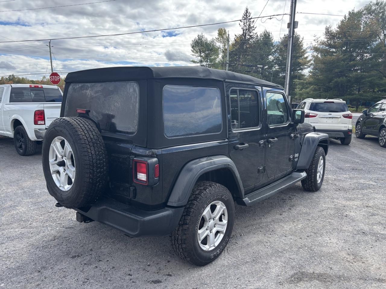 2018 Jeep WRANGLER UNLIMITED Sport Photo