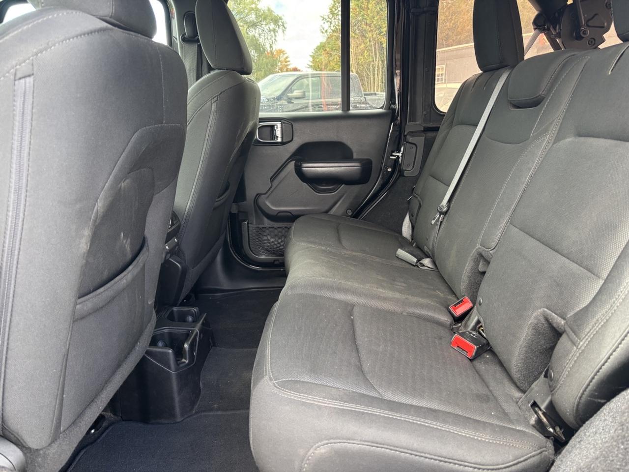 2018 Jeep WRANGLER UNLIMITED Sport Photo