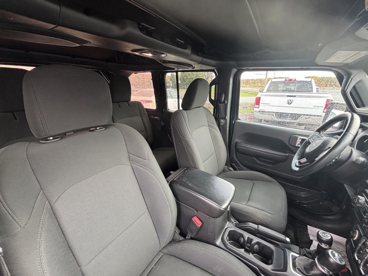 2018 Jeep WRANGLER UNLIMITED Sport Photo