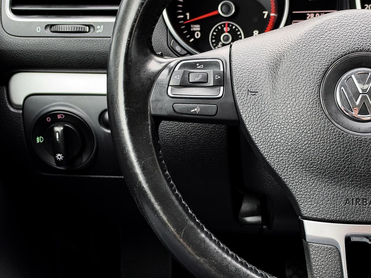 2012 Volkswagen GOLF 2.5L HIGHLINE Photo