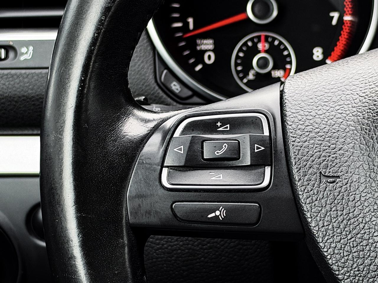 2012 Volkswagen GOLF 2.5L HIGHLINE Photo