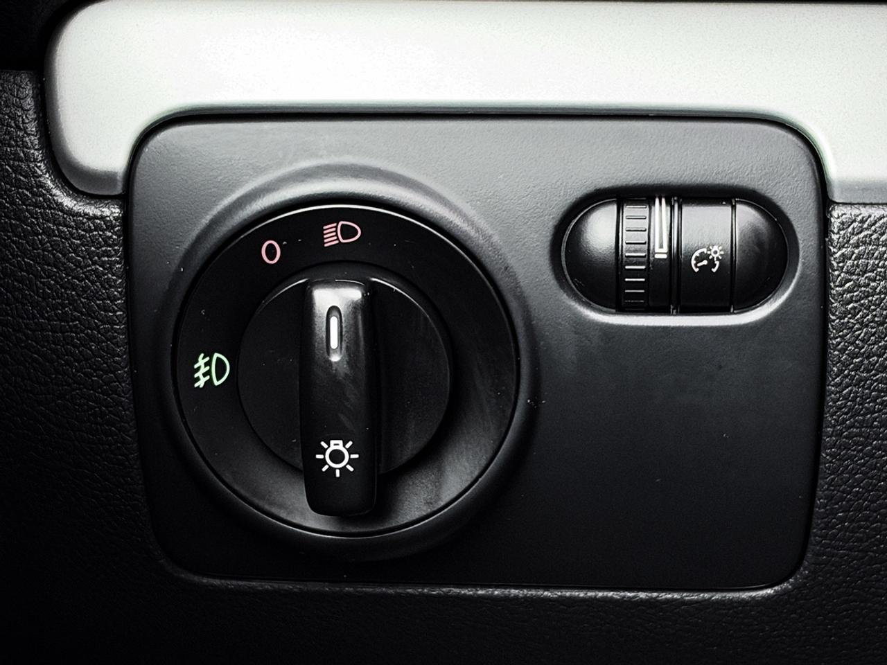 2012 Volkswagen GOLF 2.5L HIGHLINE Photo
