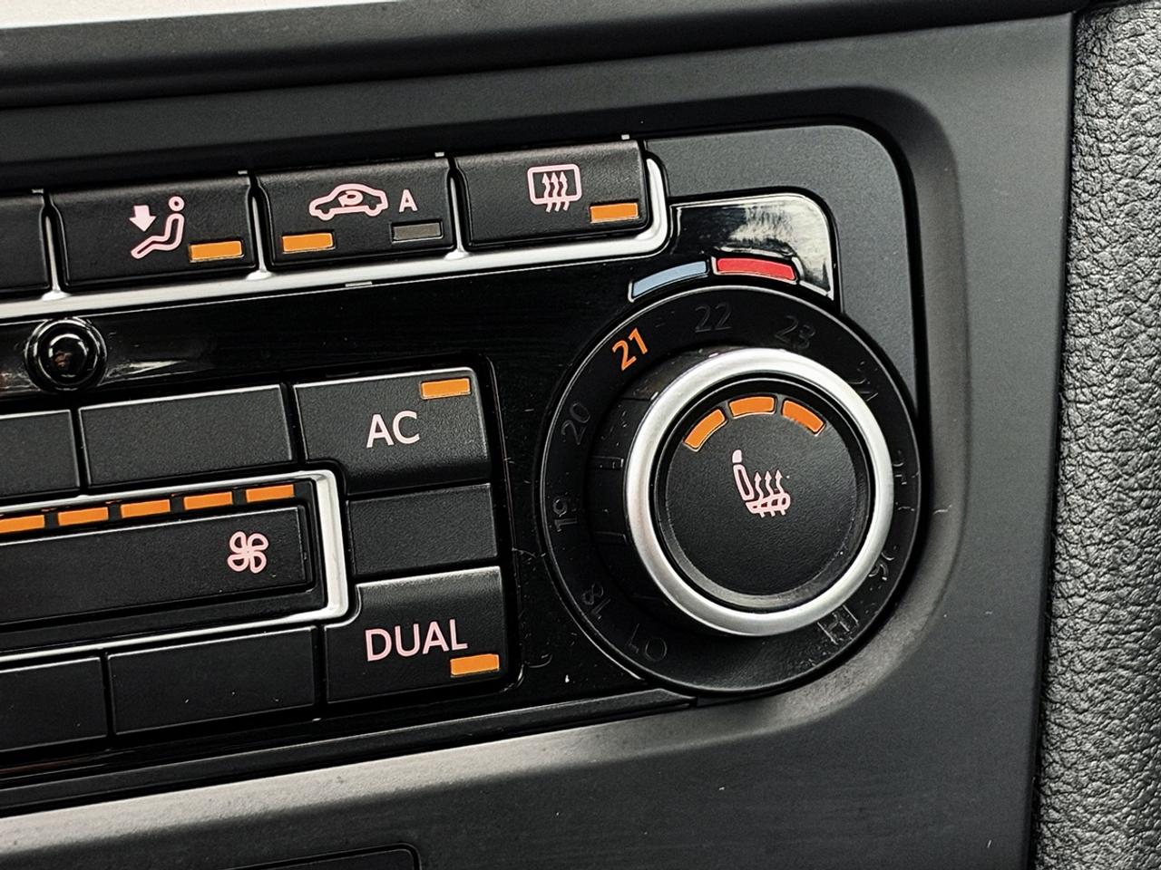2012 Volkswagen GOLF 2.5L HIGHLINE Photo