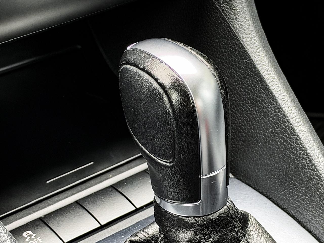 2012 Volkswagen GOLF 2.5L HIGHLINE Photo