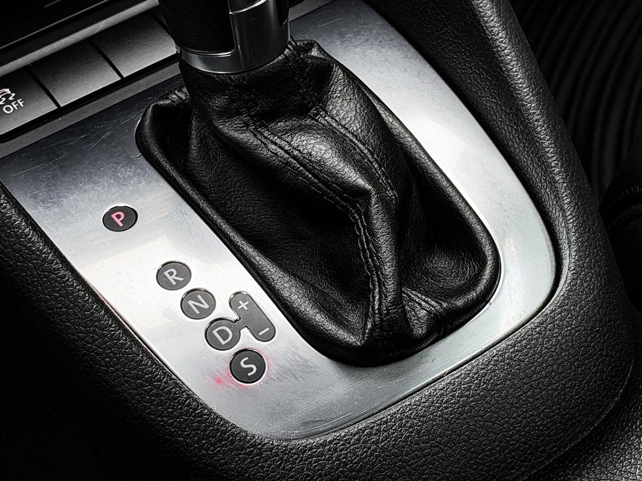 2012 Volkswagen GOLF 2.5L HIGHLINE Photo