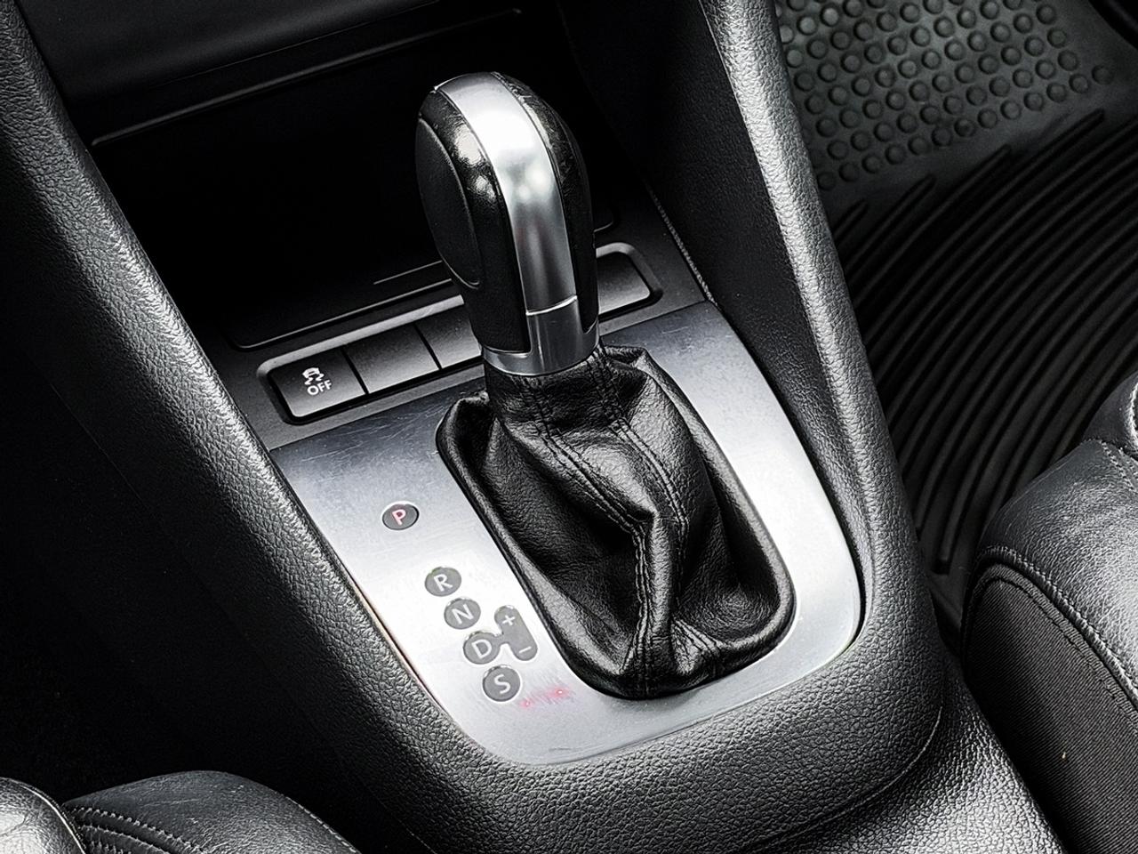 2012 Volkswagen GOLF 2.5L HIGHLINE Photo
