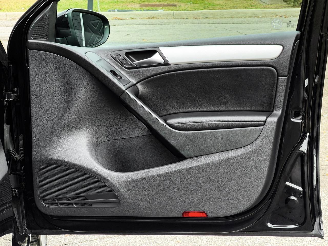 2012 Volkswagen GOLF 2.5L HIGHLINE Photo