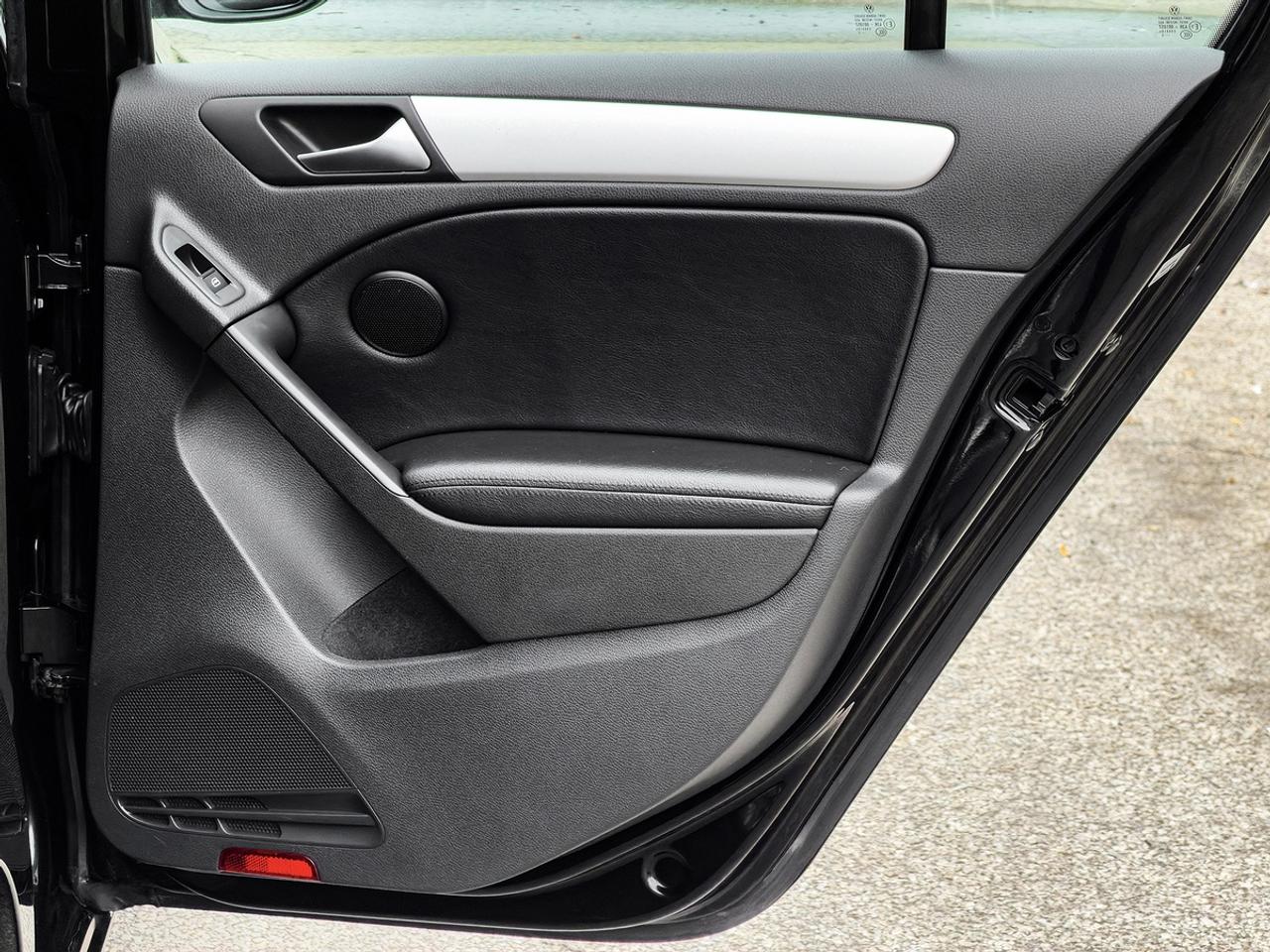 2012 Volkswagen GOLF 2.5L HIGHLINE Photo