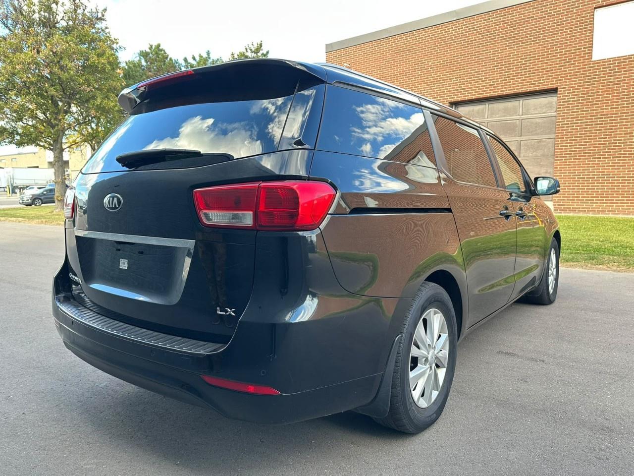 2018 Kia Sedona LX+ FWD Photo