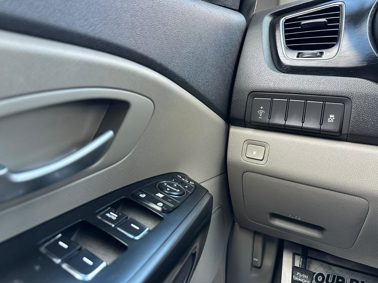 2018 Kia Sedona LX+ FWD Photo
