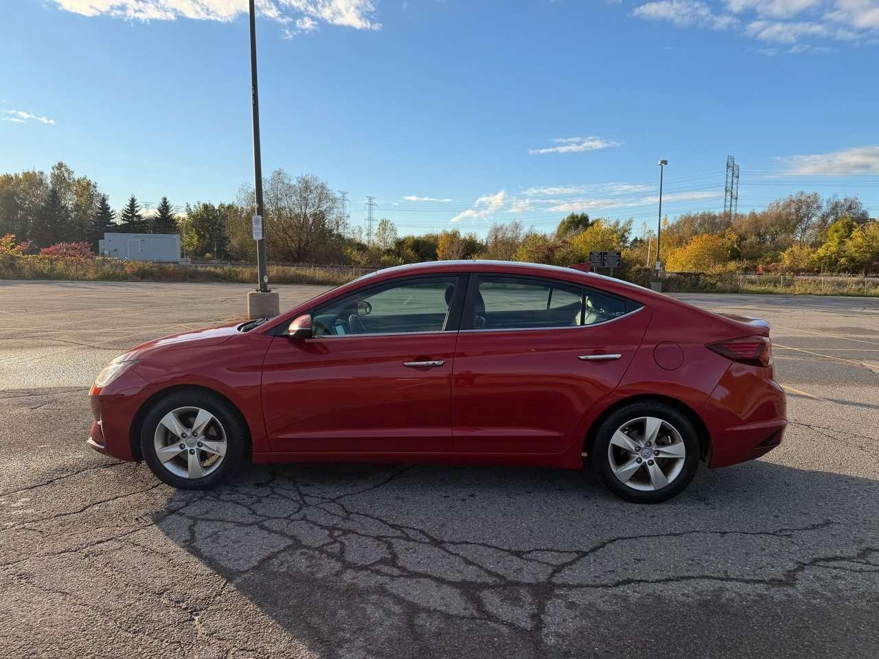 2019 Hyundai Elantra SEL Photo5