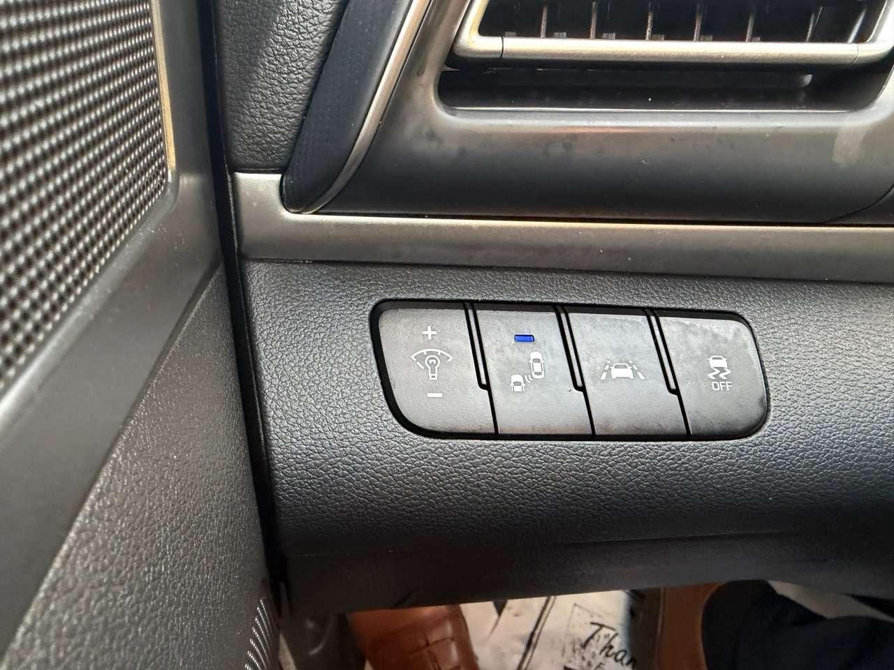 2019 Hyundai Elantra SEL Photo
