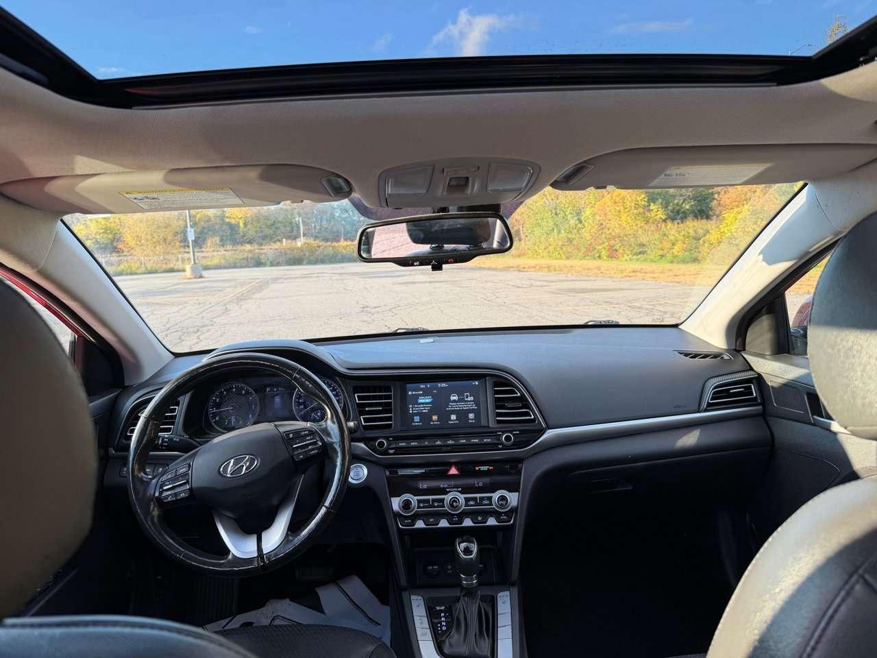 2019 Hyundai Elantra SEL Photo