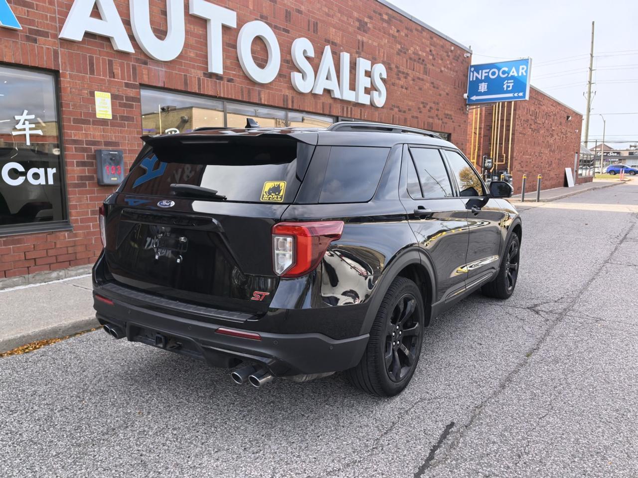 2020 Ford Explorer ST Photo3